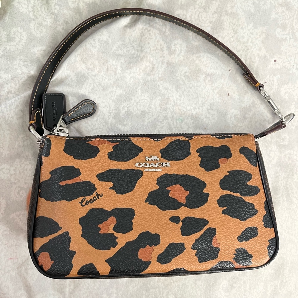 Coach Nolita 19